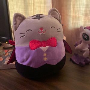 NWT 8” Tally the Vampire Cat Halloween Squishmallow